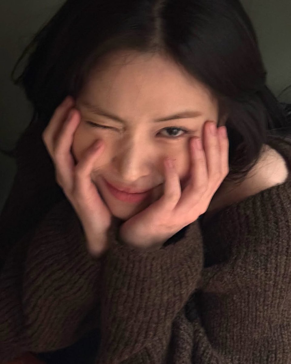 DailyKpopG's tweet photo. Shin Ryujin https://t.co/q0GSzsLzDE