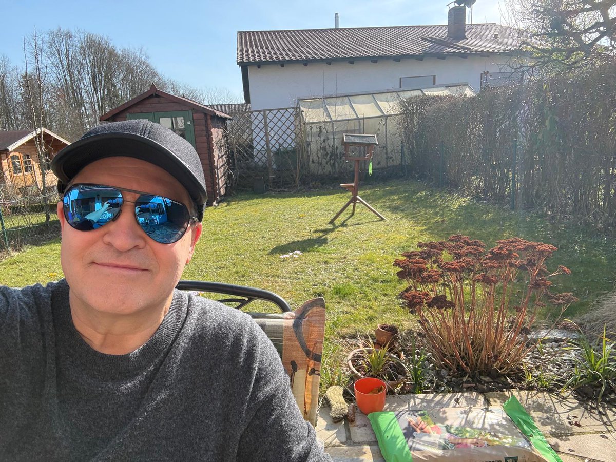 Überall Kriege auf der Welt – unsereins genießt stoisch den Frühling. Wie heißt gleich wieder der Fachbegriff für diese abnormale Logik?

#IranRevoIution2026 
#IranRevoIution2026 

michael-behrens-news.de/2026/02/28/ira…