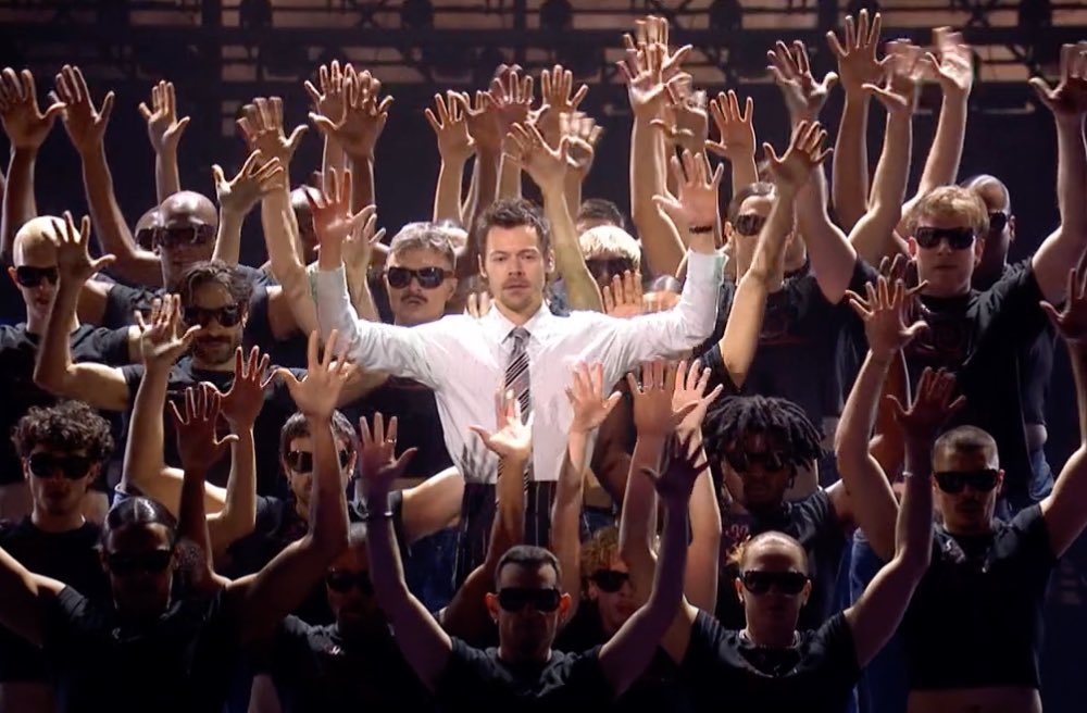 THAT IS WHAT I’M TALKING ABOUTTTTTT THE BUZZZZZZZZ