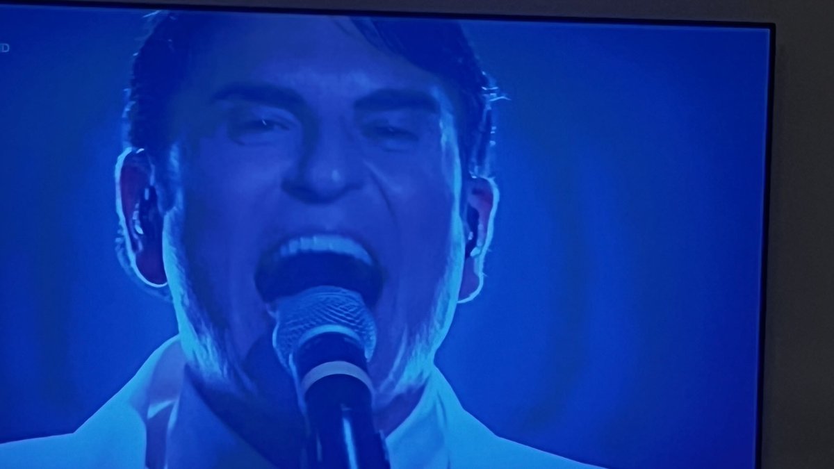 Il comitato per il No per il #referendum sì mobilità contro #SalDaVinci  Pe sempe Si Tutti al telefono per votare #VascoRossi c’è chi dice no #Sanremo2026 #Festival #Napoli