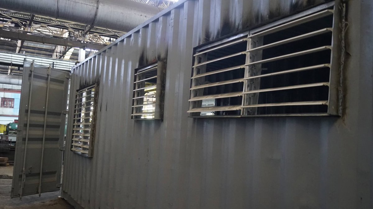 En visita a la <a href="/EMetunas/">Empresa Estructuras Metalicas Las Tunas. Metunas</a>, <a href="/LorenzoOsbel/">Osbel Lorenzo</a>, 1er Secretario del <a href="/PartidoPCC/">Partido Comunista de Cuba</a> en #LasTunas chequea el avance en los cambios que se realizan a los contenedores que próximamente se convertirán en viviendas. #PorLasTunasLaVictoria 
<a href="/BureySantiago/">Santiago Burey Pérez</a> 
<a href="/Yadira560950339/">Yadira</a> 
<a href="/Torres7Ledy/">Ledy Torres</a>