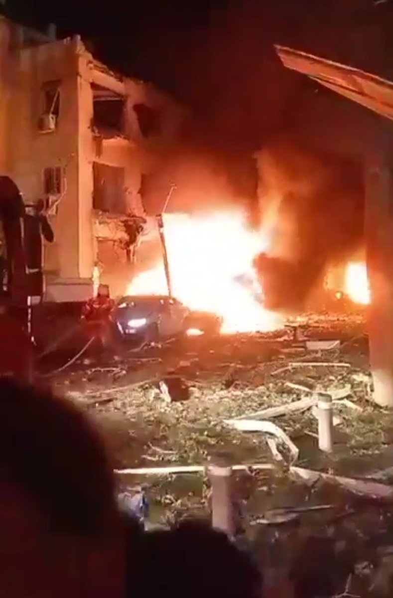 Breaking News 🚨🚨 
There's major destruction in Tel Aviv.
#Telaviv #Iran #Tehran #Qatar #Dubai #Saudiaarabia #WorldWar3 #MiddleEastConflict #Khamenei #Bahrain #Israel #Usa