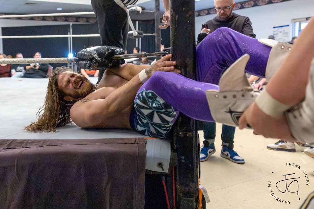 Love it when Pro Wrestlers use the post to hurt their opponents - Top Pro Wrestling!!!
#prowrestling #wrestlers #prowrestlers #wrestlingfetish #gaywrestling #hot #trunks #bulge #bulgemen #gay #thicc #stud #suffer #suffering