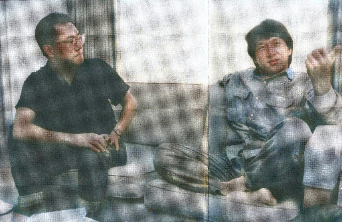 Rara imagem de Akira Toriyama e Jackie Chan conversando.