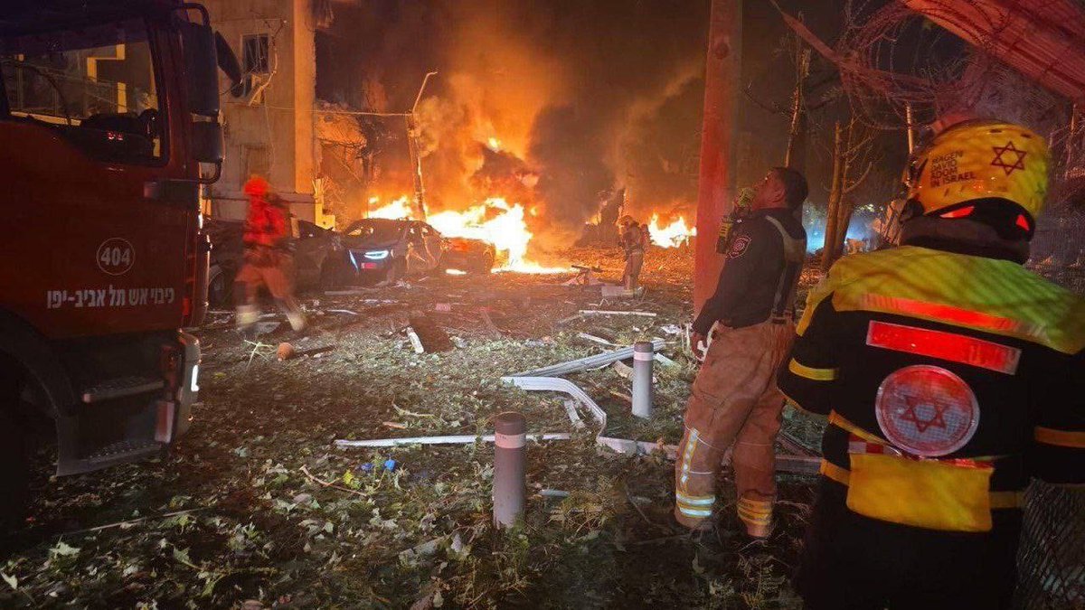 📷 🔥 Imágenes de las zonas atacadas por misiles iraníes en Tel Aviv.