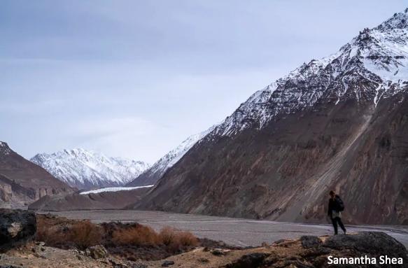 bandy1803's tweet photo. British authorities noticed bandits raiding trade caravans heading north from India to China. 

The brigands used a then-unknown pass called the Shimshal to make their escape.

The British feared the Russians could use it for an invasion. In 1889, they sent a man to investigate. https://t.co/WPJ0GDseXa