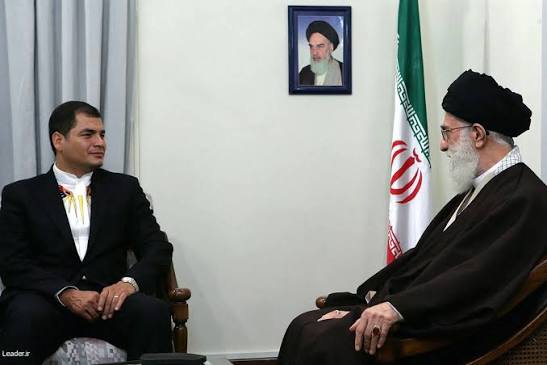 ¿PORQUÉ EL CORREISMO ADORA A LA DICTADURA DE IRÁN?

Porque Rafael Correa siempre buscó una amistad con dictadores y dictaduras. No me creen? Miren estas fotos entre Rafael Correa y el Ayatolla que ahora está en el infierno, haciéndole compañía a Fidel Castro 👇