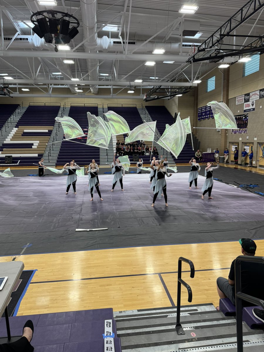 boulder_hs's tweet image. On the floor…
Into the Light — dramatic music, powerful movement, emotion in every phrase. The flags flew. The storytelling was bold. The performance? Captivating.
#bchs41 #bchswinterguard #IntoTheLight #PerformanceDay #EaglePride