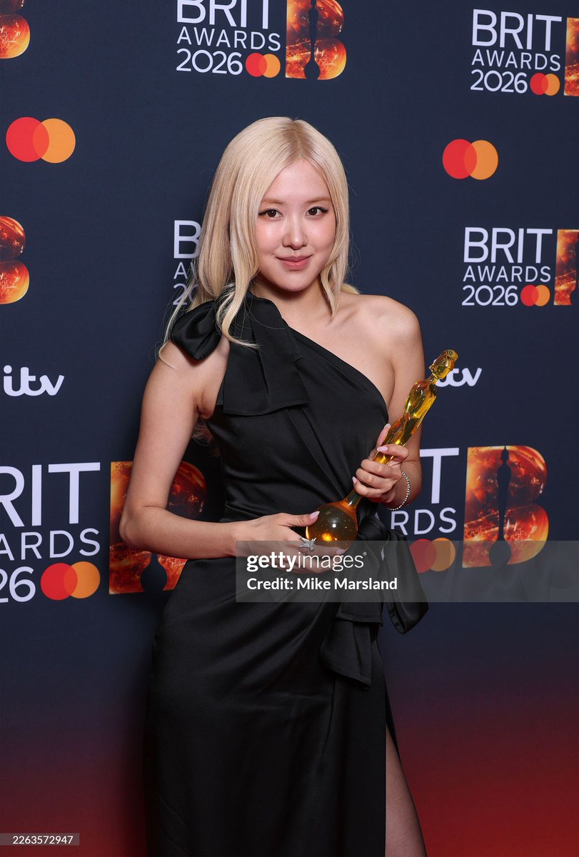 ROSÉ DAYS tweet media