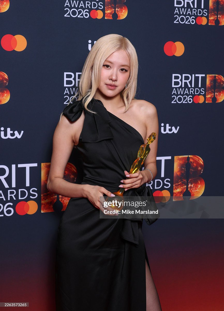 ROSÉ DAYS tweet media