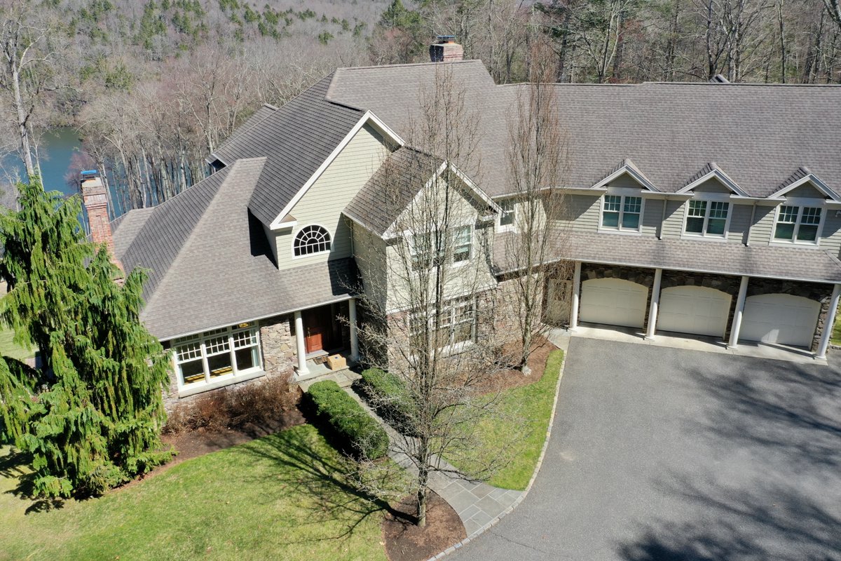 BrokerageNE's tweet photo. Missed this one? Don’t worry, opportunities on Lake Lillinonah continue to come to market. We represented the buyer on this waterfront sale and we are actively monitoring upcoming listings. Comment “LAKE” to receive new listing alerts. #lakehomes #brookfieldct https://t.co/Z9RadaYJvX