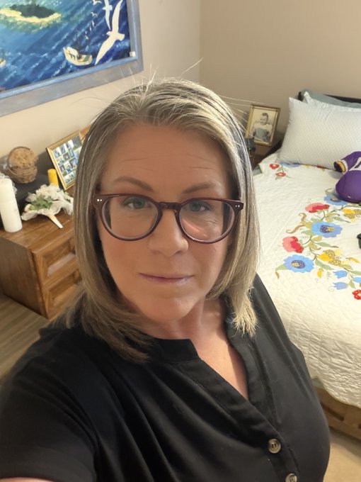 Lisa Sparxxx - Had to put on my glasses to complete the incognito look for tonight’s trivia game 🤓 https://t.co/ZkhCYZpFJG