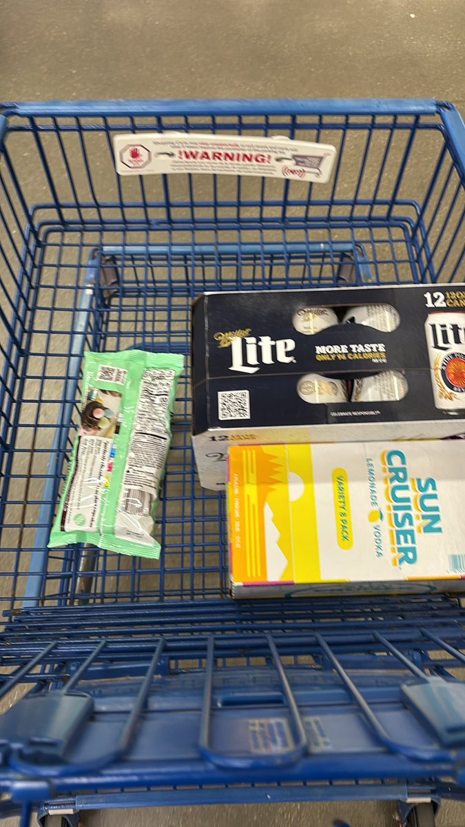 TheLJ_Scott's tweet photo. #Necessities https://t.co/9i4gnSQ1tO
