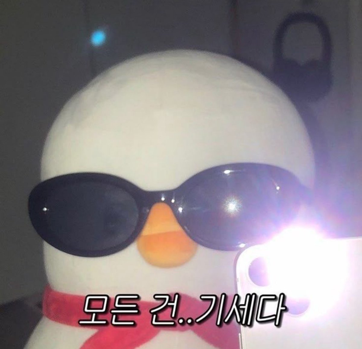 삶은 우연이 아니니 | 260301 ☁️

📌
1. 삶이 우연처럼 느껴지는 건 아직 의미를 발견하지 못해서임. 오스트리아 정신과 의사이자 홀로코스트 생존자인 빅터 프랭클은 아우슈비츠 수용소에서도 살아남은 사람들에게는 공통점이 있었다고 했는데, 그건 신체적 건강이나 나이가 아니라 '삶의 의미'를