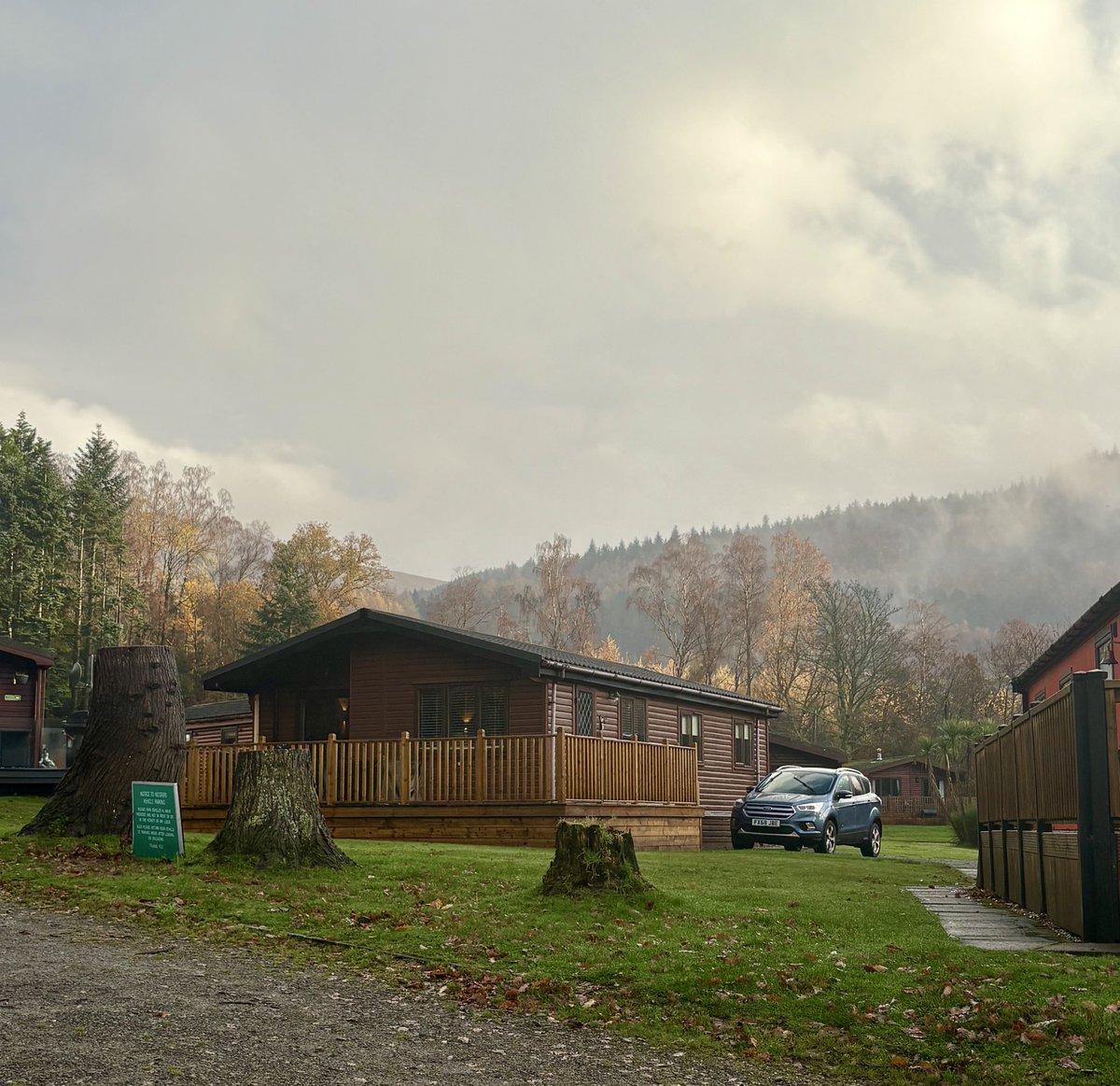 ScotIrishShop's tweet photo. Best wee spot on the banks of Loch Lomond!  Our family -owned holiday rental - 2bedroom 2 bath with stunning views. Sit back, relax, enjoy the ever changing scenery.    https://t.co/zUU5xxbuyL https://t.co/IlPue6UBBF
