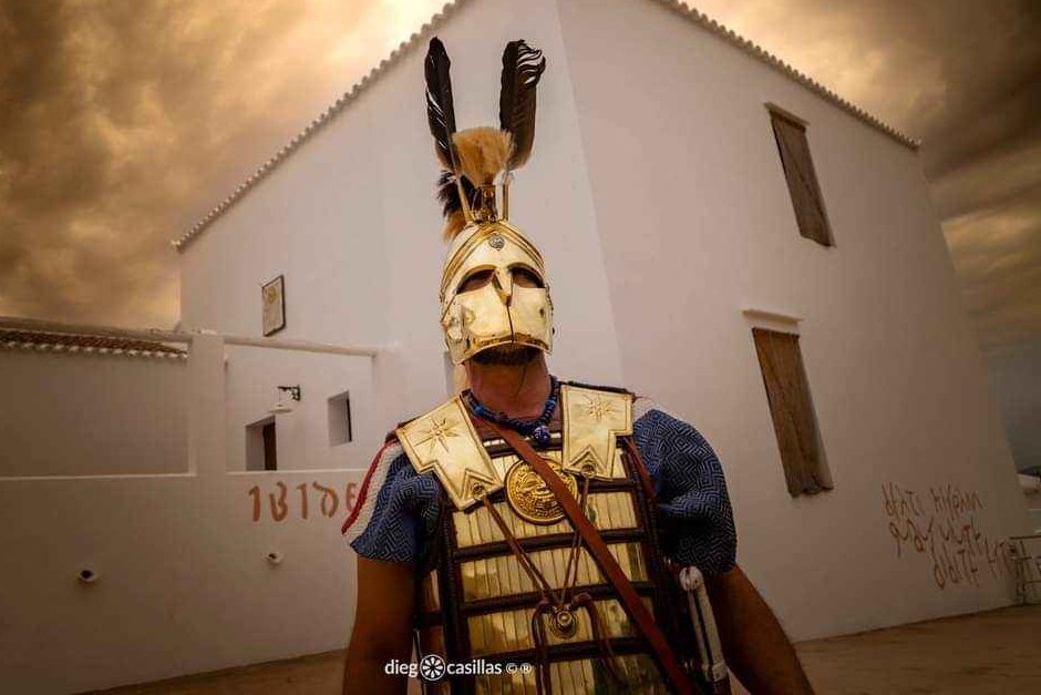 Knightly_Hist's tweet photo. Guys, it's just missing a cheekplate, it's not a "half visor". https://t.co/pmcVBUTE1B