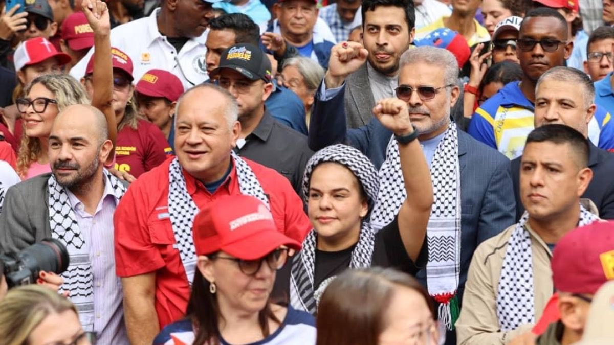 tomyarguelles's tweet photo. El socialismo, el comunismo y el islam deben ser eliminados de por vida. 

Son un cáncer para la humanidad y la semilla del antisemitismo en el 🌍. Ellos son el enemigo de América y Europa. 

Nada más ese presidente de Iran, llevaba entre 50 a 60 mil asesinatos.

No somos iguales https://t.co/RzJZlqey7g