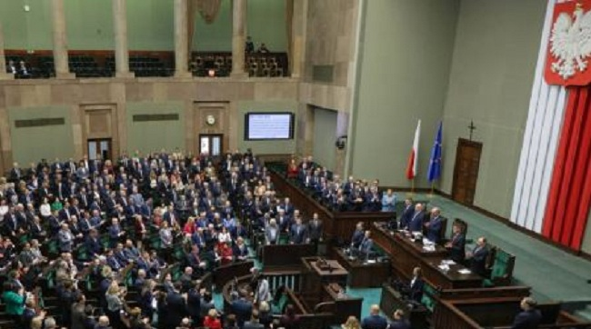 Сейм Польщі ухвалив історичну резолюцію, яка ставить крапку в будь-яких дискусіях щодо втоми від війни. Польські депутати офіційно підтвердили: підтримка України триватиме стільки, скільки буде необхідно для повної перемоги над агресором.