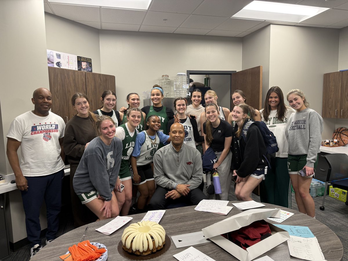Oreo Cheesecake Bundt Cake &amp; practice on a Saturday before the State Tournament is the only way we would want to celebrate the GOAT🐐🏀