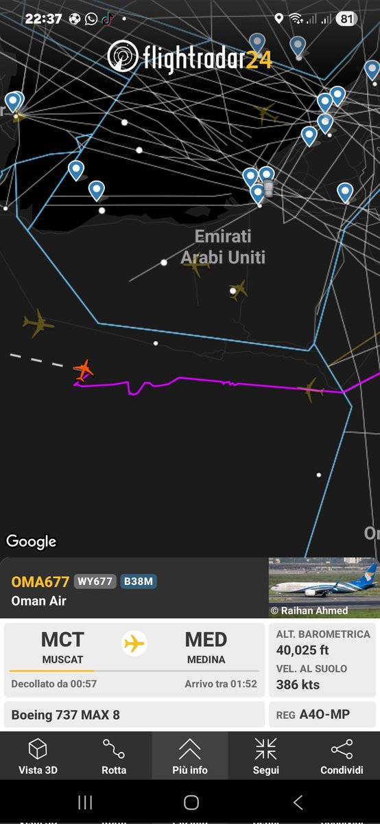 fuschettone's tweet photo. Strange behaviour or maybe jamming in this OMA677 flight @omanair #flightradar24 https://t.co/LRg824mDbV
