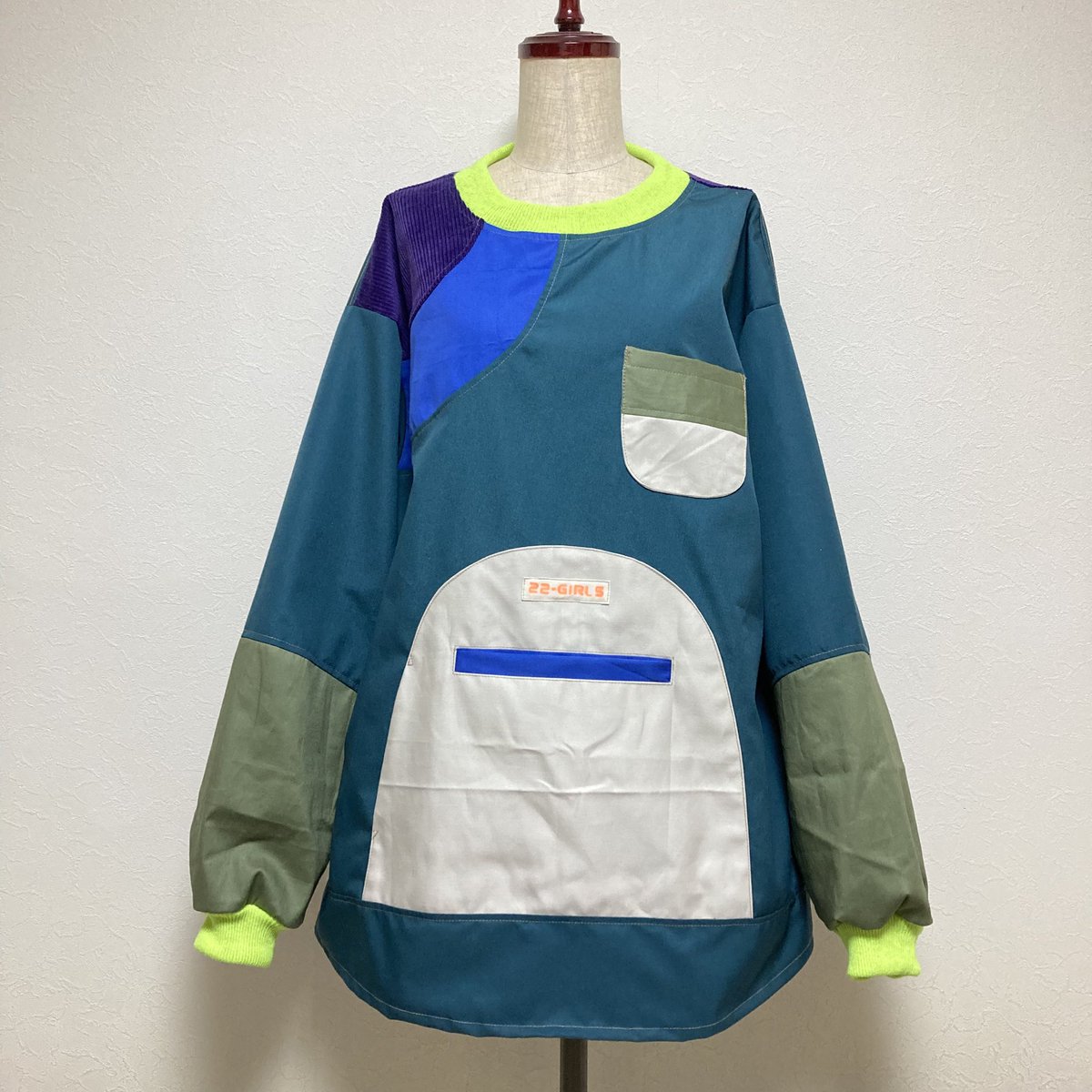 22GIRLS_JPN's tweet photo. ▲NEW-ITEM▲

▶︎切り替えしやネオンのリブがかわいいプルオーバーのシャツが完成しました✂️🧵
私の中でポケモンは未だ151匹です。。😶
これ以上覚えラレナイ。。

▶︎後頭神経痛に悩まされて4日目です🫩。。

22-GIRLS▶︎https://t.co/hnsnFdWzmf
Instagram▶︎https://t.co/Mgse8VKRtK
#handmade https://t.co/m619cYD2Dx