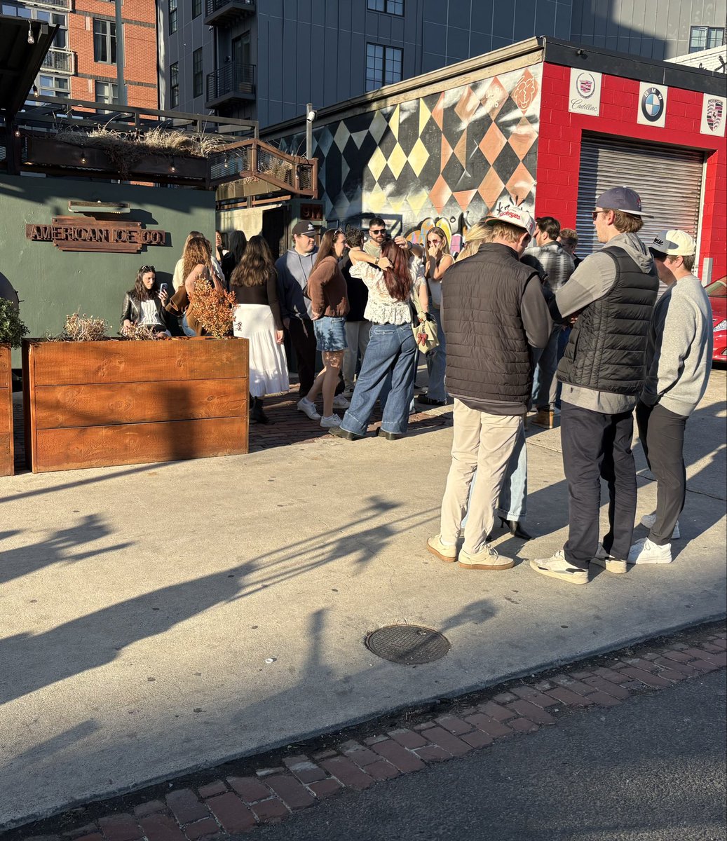 American Ice tweet media