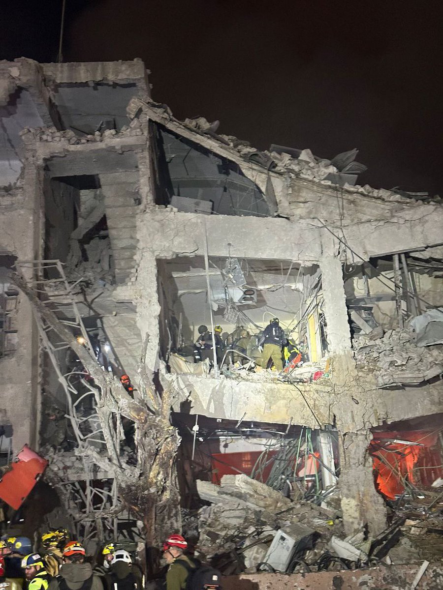 Arya Yadeghaar tweet media