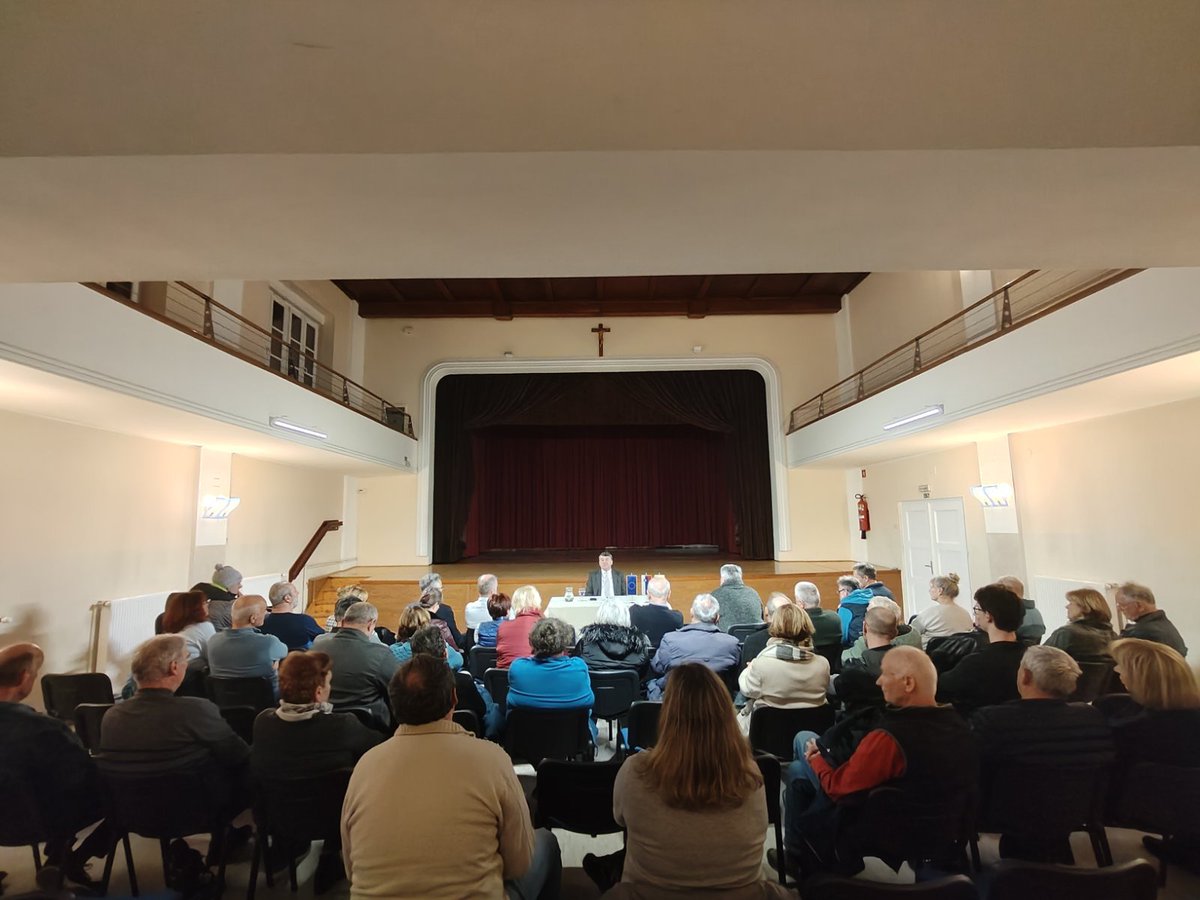 Predstavitev #Zamolčanastran danes, 28. 2. v Naklem. Polna dvorana, pereča debata, hvala #SDSNaklo in <a href="/AndrejKosec/">Andrej Kosec</a>!