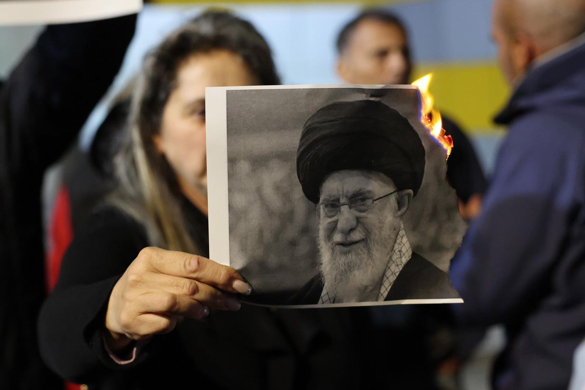 El presidente estadounidense, Donald Trump, confirmó que el líder supremo iraní, el ayatolá Ali Jameneí, ha muerto en el ataque conjunto de Estados Unidos e Israel contra la República Islámica.

Más en lopezdoriga.com