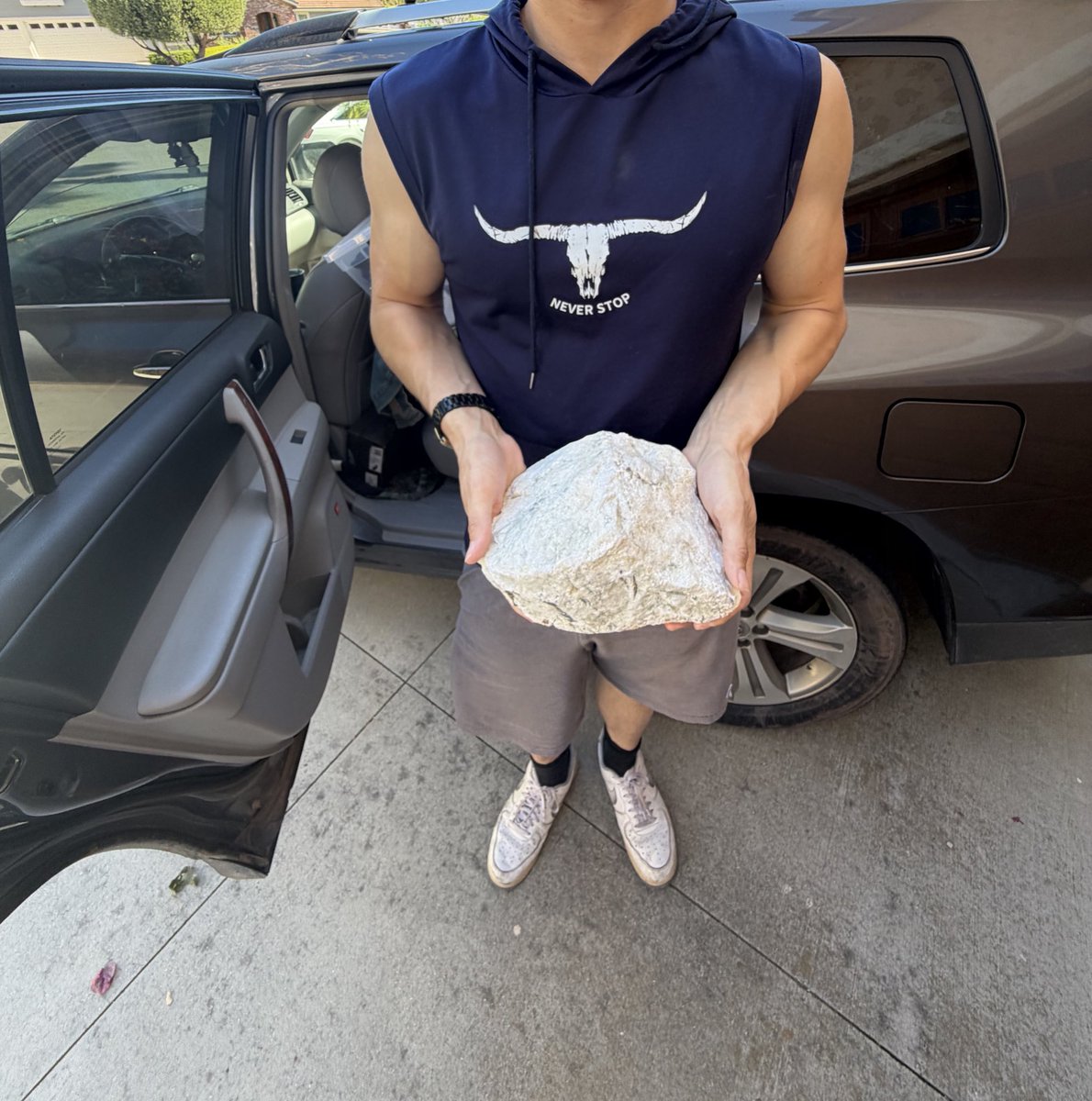 boyfriend moving in today and this mf packed a rock “because its cool”