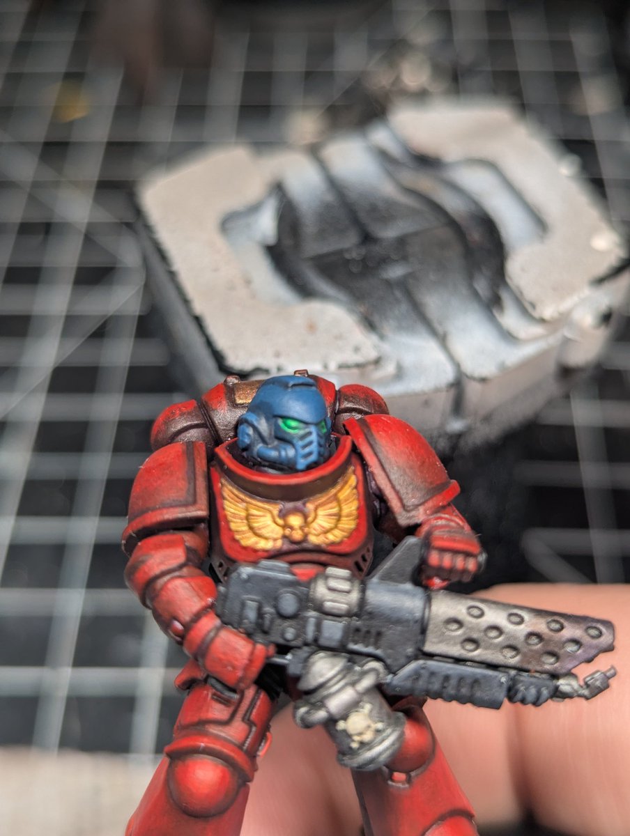 Comet142's tweet photo. My first ever painted Blood Angel, I've decided I'm giving up on edge highlights and just going to paint most of my miniatures like this instead 😂 now I just need to give him some decals.
#warhammer40k #miniature #HOBBY #warhammer #WarhammerCommunity https://t.co/kui5UybfHs
