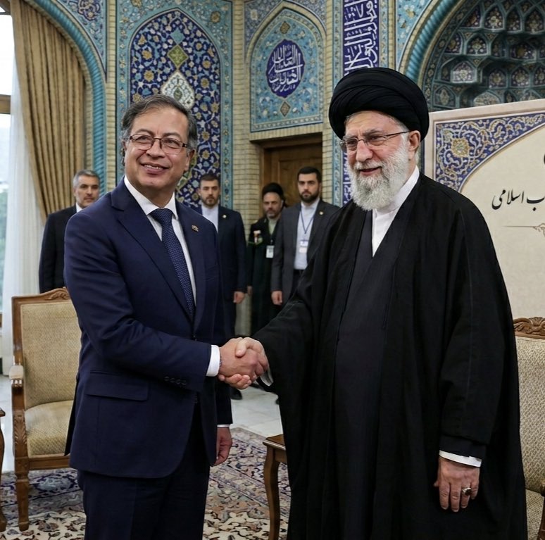 🚨 ¡HISTÓRICO! 🚨 Confirmada la caída del tirano. El líder supremo de Irán, Alí Jamenei, ha sido neutralizado en una operación conjunta de Israel y EE. UU. 🇮🇱🇺🇸 Su cuerpo fue hallado bajo los escombros en Teherán. ¡Hoy se hace justicia por el pueblo iraní y el mundo libre!