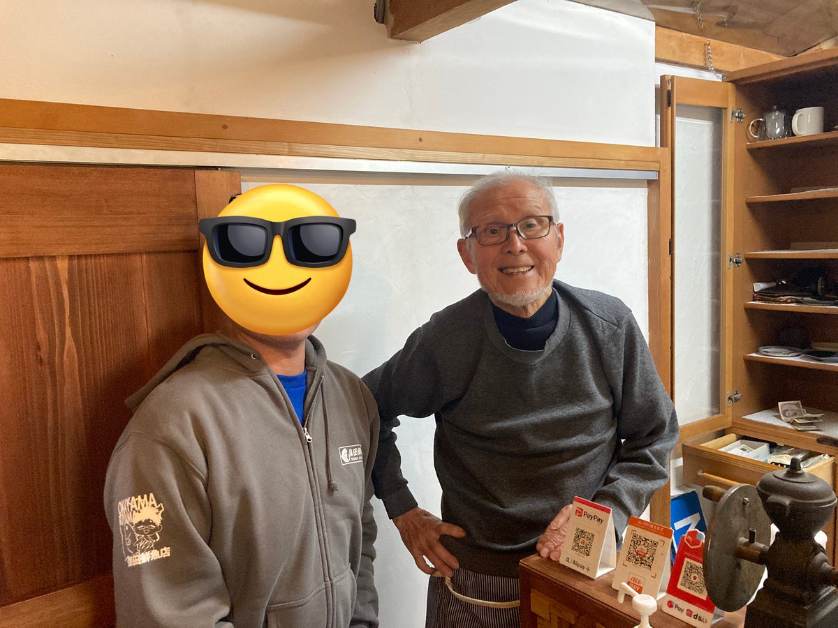 XuaKCSrm6mV4MmE's tweet photo. 2026年3月1日（日）

昨日、保田鮮魚店さん @yasenaikamo777 
パーカー着て、ホンダV4の神及び #ブラバ
 創造主、 山中勲さんを訪ねたアカウントです😊

本年 #スーパーブラックバード 30周年‼️

今日も皆様御安全に🏍️

#CBR1100XX #SC35

https://t.co/cjXeOyEwWT https://t.co/jIkL65AElX