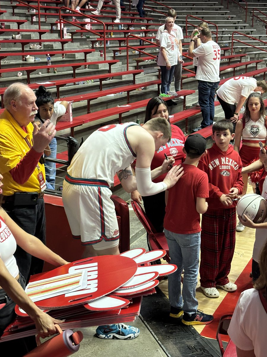 JT Rock is still signing autographs and taking pictures 20 mins post-game. 
This is what it’s all about.￼❤️