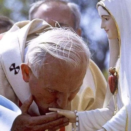 RosaryQuotes123's tweet image. "Entrust yourselves to the Blessed Virgin Mary always."

Pope St. John Paul II