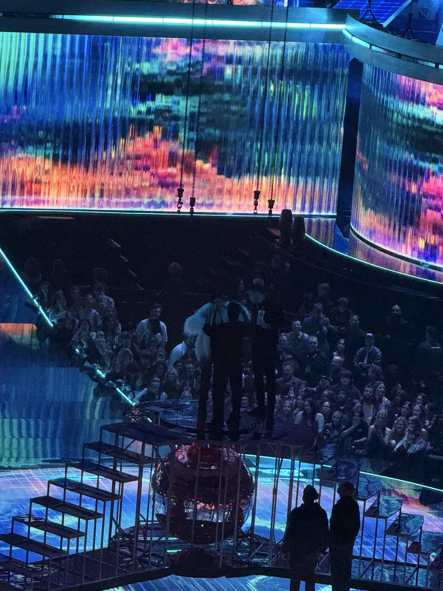 Dua Lipa Hungary (Fan) tweet media