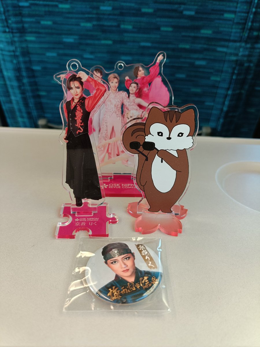 行くぜ！名張！🚄 これ撮るとききょがさんのアクスタと缶バッジだけ顔