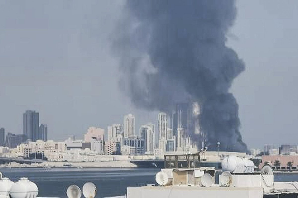 Embajadas mexicanas refuerzan avisos y recomendaciones ante escalada en Medio Oriente: SRE #PuntoYComa La SRE llamó a informarse por vías oficiales, registrar sus datos de localización y tener a la mano números de emergencia consular en Irán facebook.com/puntoycomacoah…