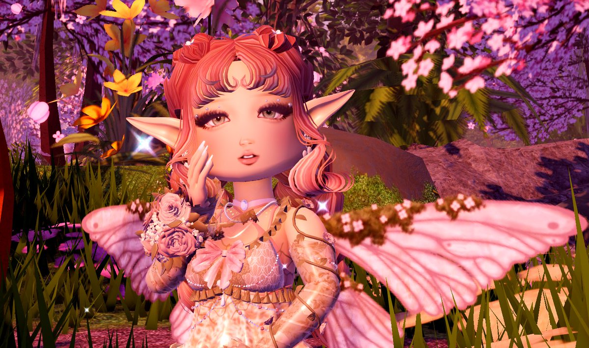 <a href="/RoyaleHighValks/">Royale High ✨</a> Flowering Outfit for my New Wing decals <3
