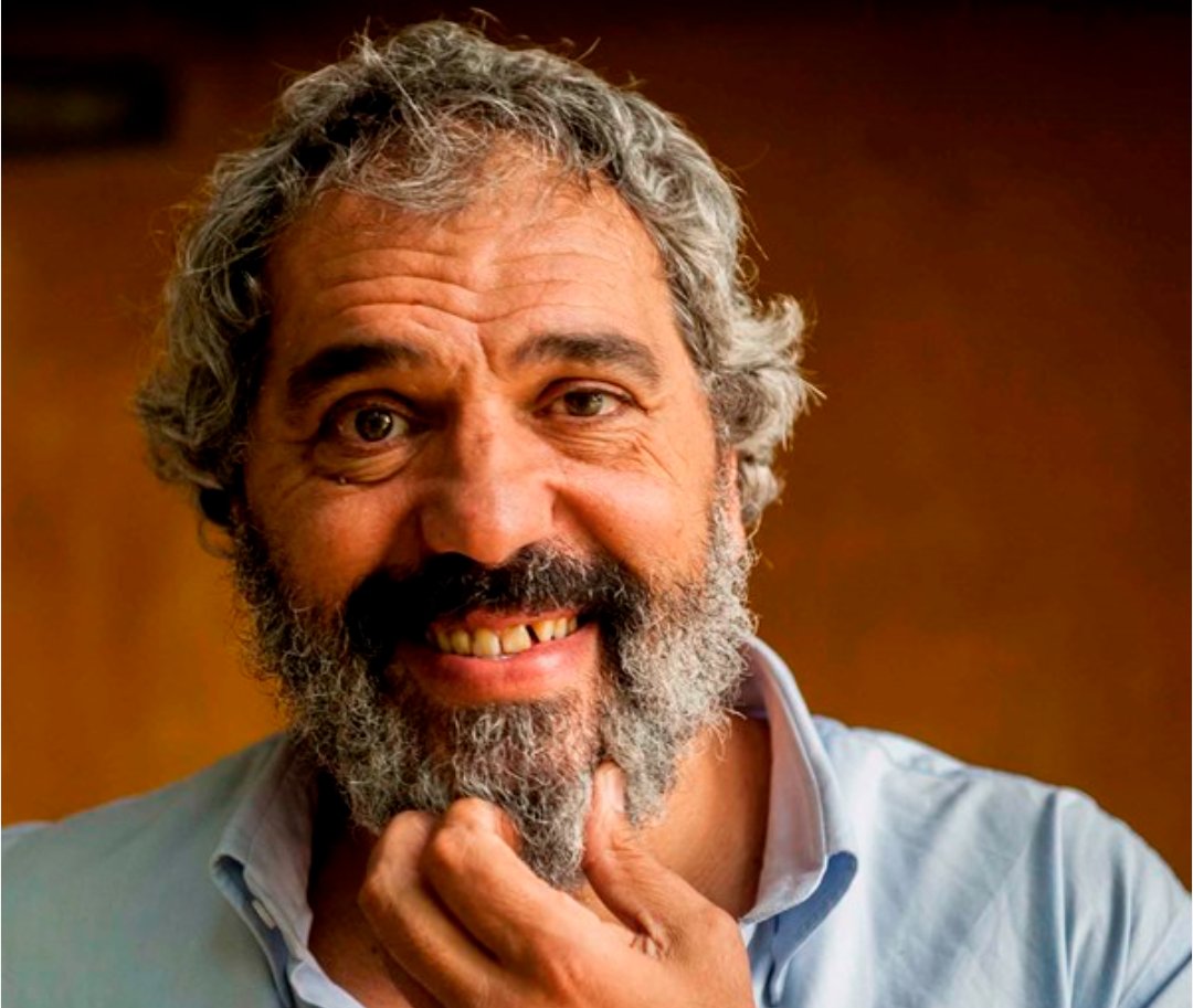 Quando queres ensinar lições aos 🇺🇸 sendo líder de um partido na cauda da 🇪🇺 com menos votos que o Manuel João