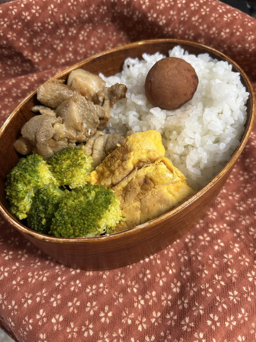 Az4xtFPXgb2QZO2's tweet photo. 今日から3月、、早いなぁ

#お弁当
#お弁当記録
#わっぱ弁当 https://t.co/yMs7PsCqRF