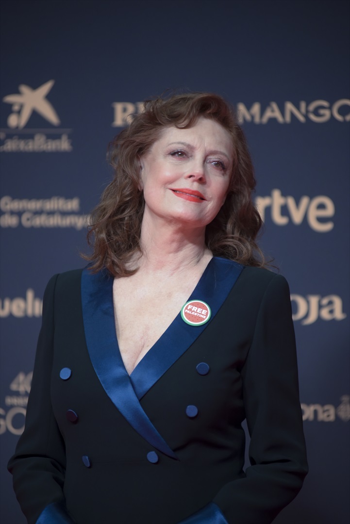 Susan Sarandon en los #Goya2026: "Estos días en los que el mundo está tan dominado por la violencia y la crueldad, miro a mi alrededor y veo a vuestro presidente y a muchos artistas de este país que hablan con tanta lucidez moral, que me ayuda a sentirme menos sola"