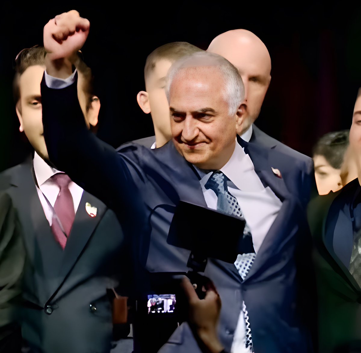 ShayanNews's tweet photo. 🚨 BREAKING: Iran's exiled Shah and National Leader, Reza Shah Pahlavi II [@PahlaviReza]: "My fellow countrymen,
Ali Khamenei, the bloodthirsty Zahhak of our time and the murderer of tens of thousands of Iran’s bravest sons and daughters, has been wiped from the pages of history" https://t.co/u8XDAoXOFV