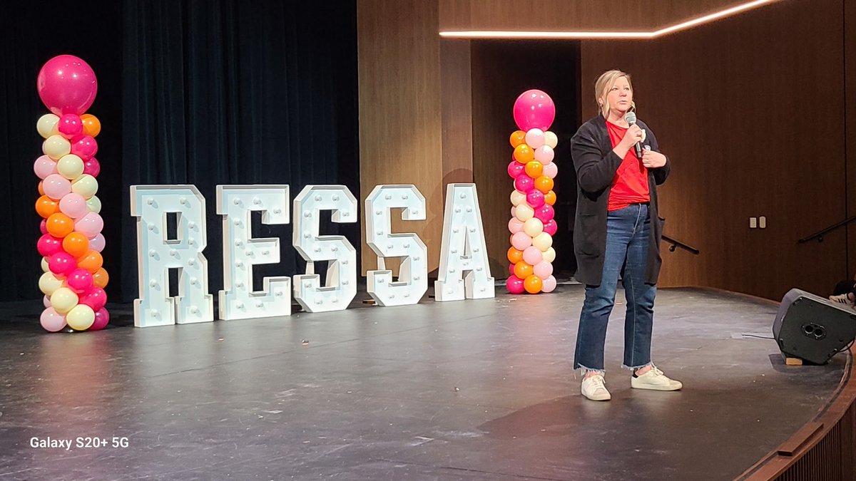 RichardsonEduc2's tweet photo. Learning, laughter, connections, good food, and prizes! 🎉 The RESSA Para Conference was full of appreciation and inspiration today. 💙 #RESSA #RISDDreamBig #SupportStaff https://t.co/9wGbpRLfy9