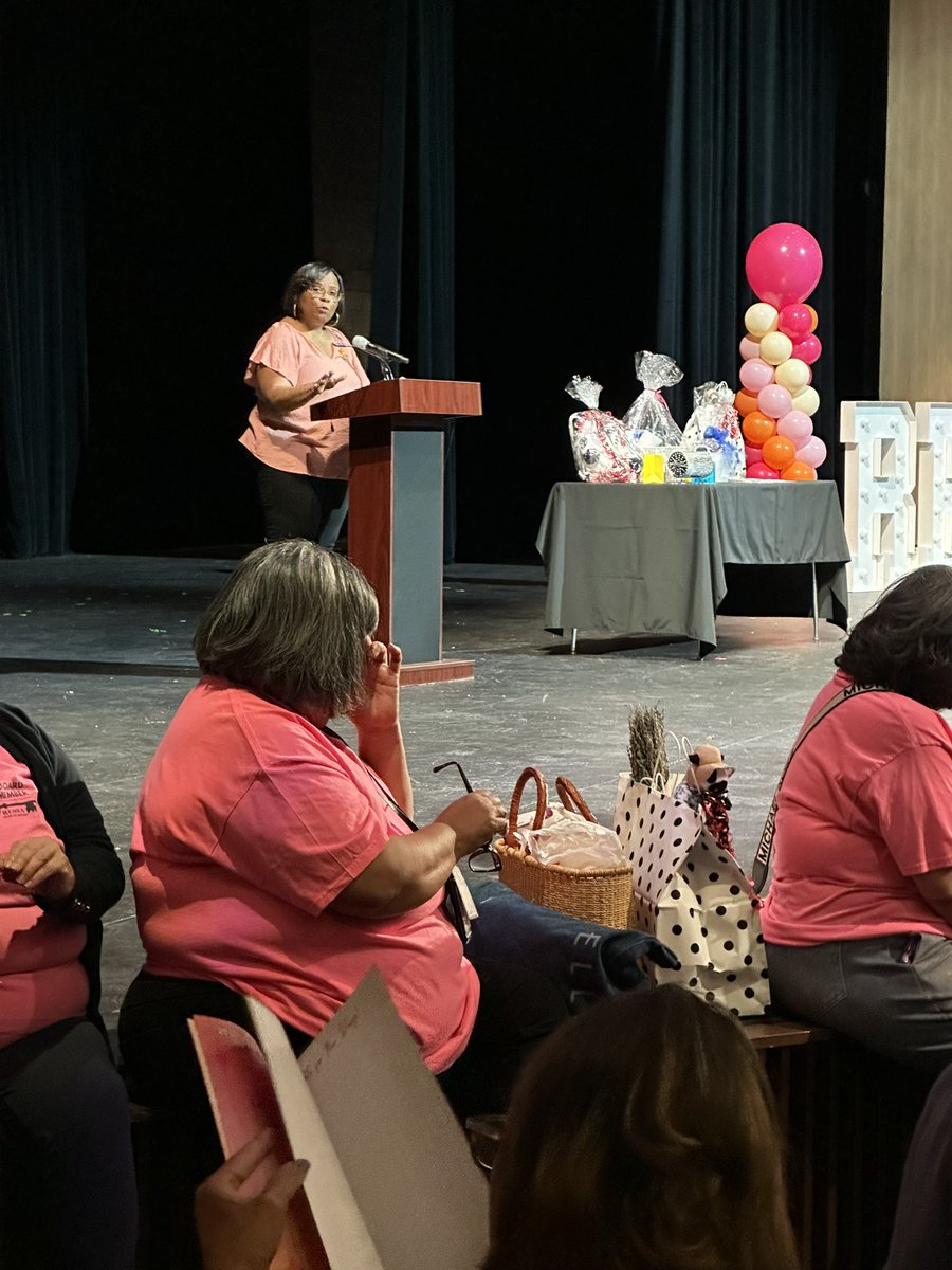 RichardsonEduc2's tweet photo. Learning, laughter, connections, good food, and prizes! 🎉 The RESSA Para Conference was full of appreciation and inspiration today. 💙 #RESSA #RISDDreamBig #SupportStaff https://t.co/9wGbpRLfy9