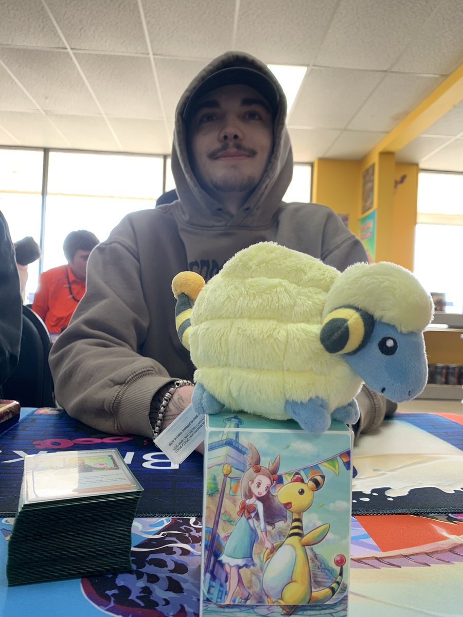 Cup today at Zeeks and somehow made top cut 🥸 let's go my 0 cup points end today