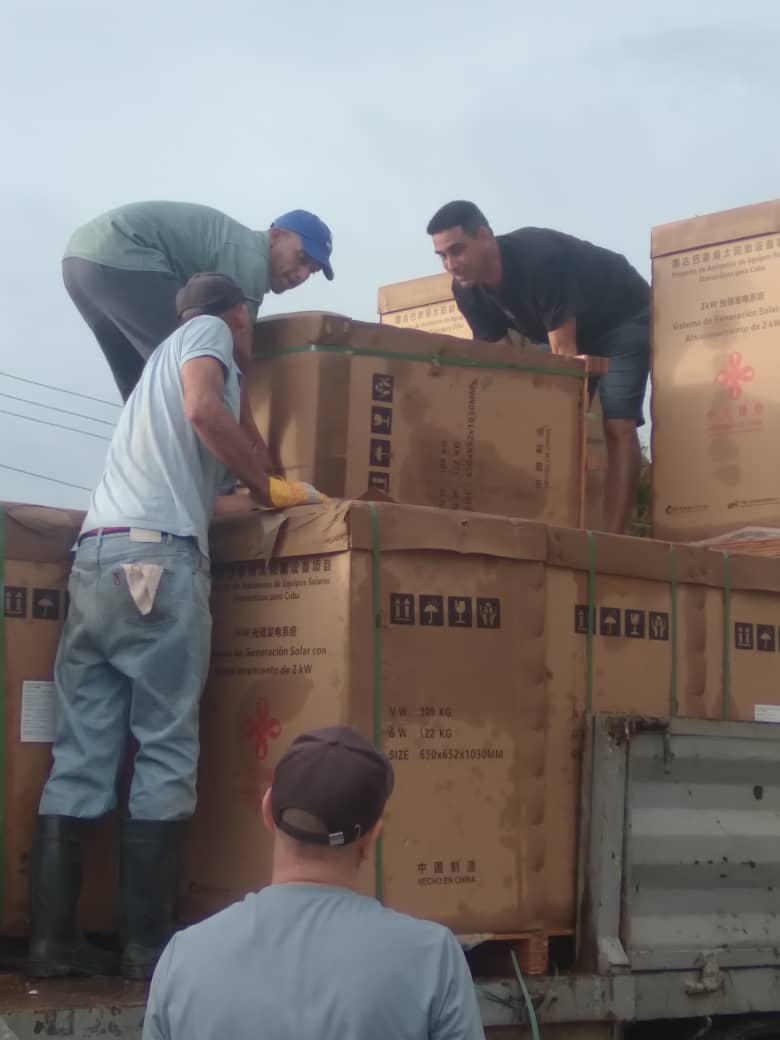 Siguen llegando a nuestro territorio KITs para su instalación en centros e instituciones sociales.
#LaCulturaEnBuenasManos 
#LatirAvileño 
#FlorenciaVaConTodo 
#SoberaniaEnergetica.