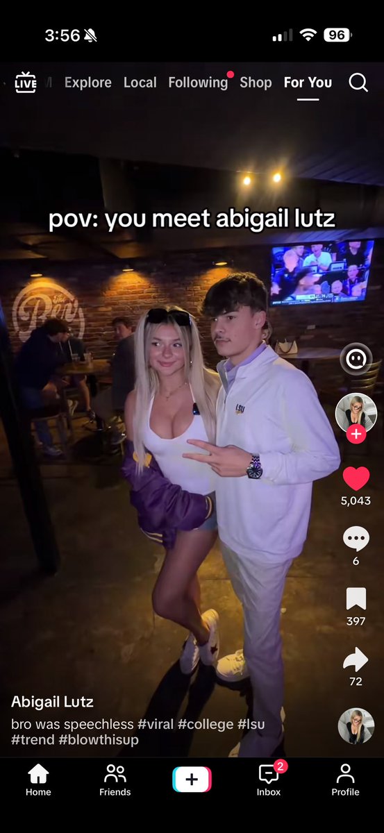 josephchanel69's tweet photo. “Yo bro take my pic with this OF bad bitch” ✌🏽✌🏽#PeaceBro #DopeAsf #MuggedIt https://t.co/6XrrKUn4Xs