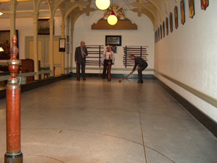 robbertleusink's tweet photo. The Smiths' Guild of Utrecht (Smedengilde St. Eloy) has existed without interruption since at least 8th of May 1304

When Napoleon in 1798 ordered the abolition of all guilds in the Netherlands, they ignored it

They re-registered as a commercial enterprise and kept going

They still meet in their guild house from 1440
And play kolf on the 1730 kolfbaan

When a brother dies, his chair is left empty with a lily branch placed at his seat

720 years of unbroken institutional continuity