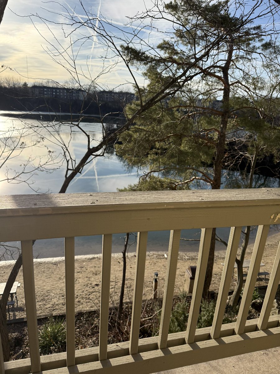 crystalraeking's tweet photo. I love how the chemtrails reflect off the water✨ https://t.co/mNfkURQ1uw